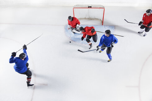 Eishockeyspieler auf dem Eis - CAIF11158