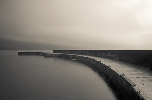 Pier am ruhigen Wasser, Streymoy, Färöer Inseln - CAIF12244