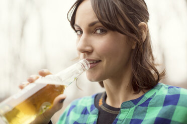 Portrait of woman drinking beer - CAVF05744