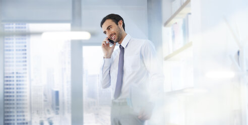 Man using smartphone in office - CAIF14008