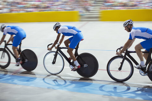 Bahnradteam fährt im Velodrom - CAIF14110