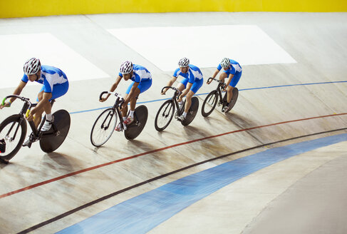 Bahnradteam fährt im Velodrom - CAIF14118