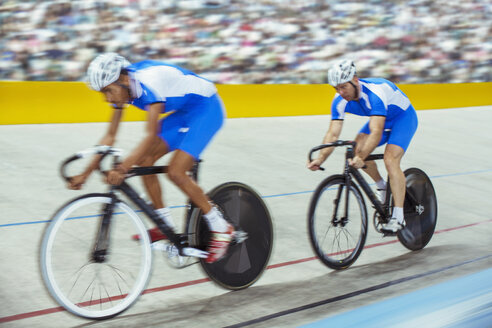 Bahnradfahrer im Velodrom - CAIF14159