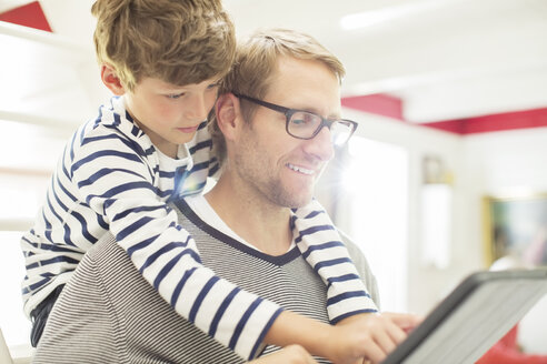 Father and son using digital tablet - CAIF14989