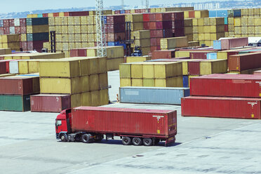 Lastwagen mit Frachtcontainer - CAIF15147