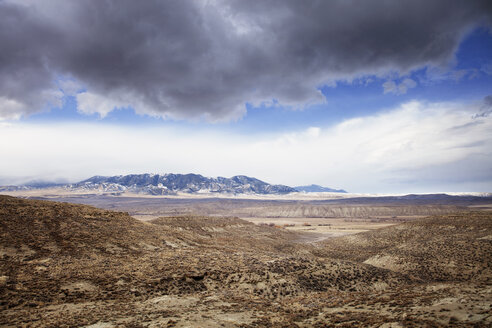 Landschaft mit Blick auf die Berge - CAVF06381