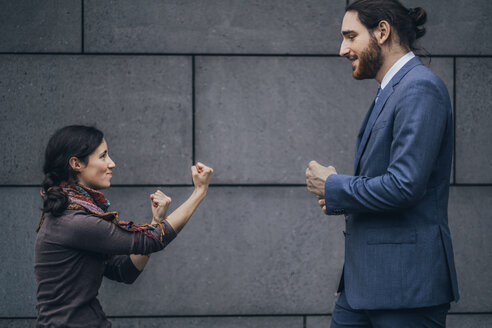 Businessman and woman fighting - JSCF00097