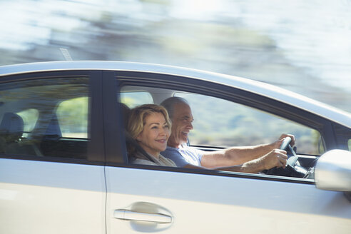 Happy senior couple driving in car - CAIF16916