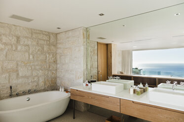 Modern bathroom with ocean view - CAIF17113