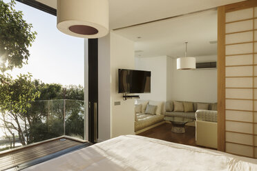 Sunny bedroom with balcony - CAIF17124