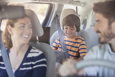 Happy family inside car - CAIF17687