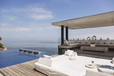 Cabana and infinity pool overlooking ocean - CAIF17938