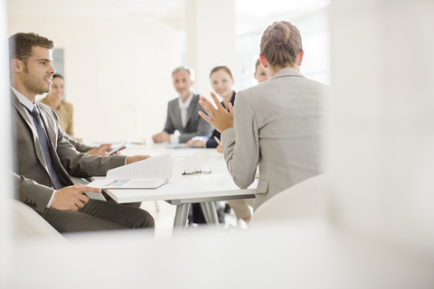 Geschäftsleute treffen sich im Konferenzraum, lizenzfreies Stockfoto