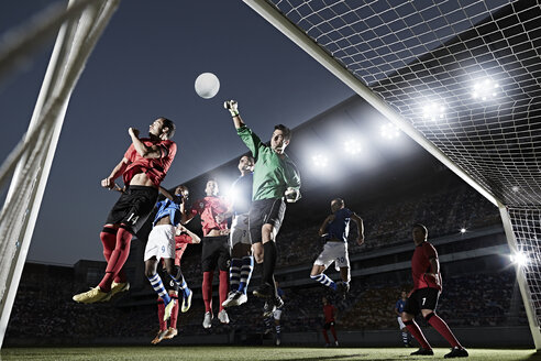 Fußballspieler, die ein Tor verteidigen - CAIF18366