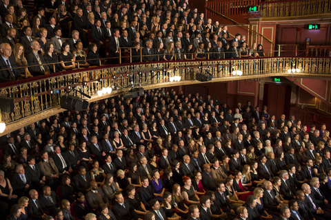 Publikum bei einer Theateraufführung, lizenzfreies Stockfoto