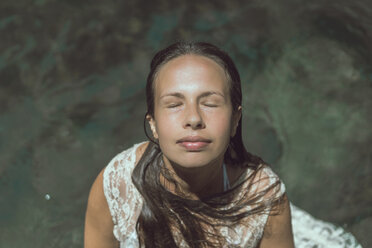 Laos, Frau mit geschlossenen Augen - AFVF00305