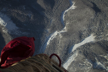 Österreich, Salzkammergut, Luftbild der Winterlandschaft aus dem Heißluftballon - STCF00418