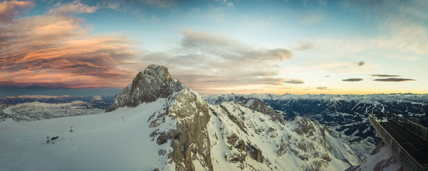 Österreich, Salzkammergut, Koppenkarstein bei Sonnenuntergang - STCF00478