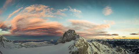 Österreich, Salzkammergut, Koppenkarstein bei Sonnenuntergang, lizenzfreies Stockfoto