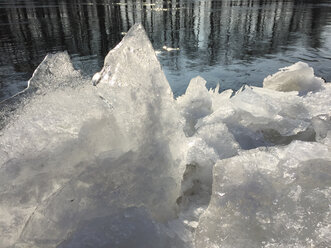 Ice at riverside - JTF00951