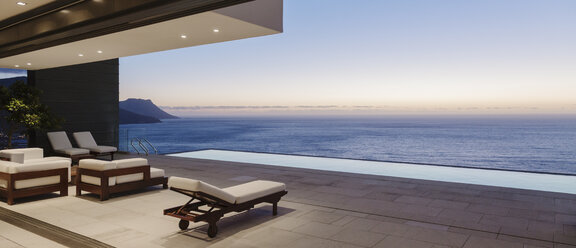 Moderne Terrasse und Infinity-Pool mit Blick auf das Meer bei Sonnenuntergang - CAIF19021