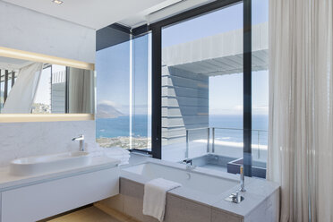 Bathroom in modern house - CAIF19046