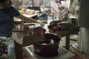 Whiskey wird in der Industrie zubereitet - CAVF09669