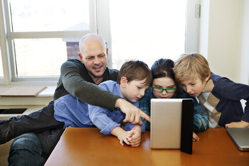 Family using tablet computer at home - CAVF10113