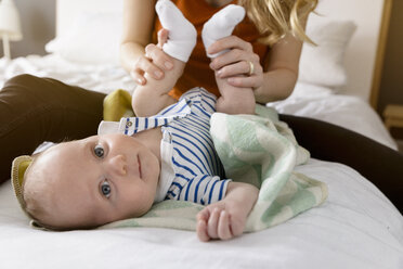 Mother playing with baby boy's feet - BMOF00059