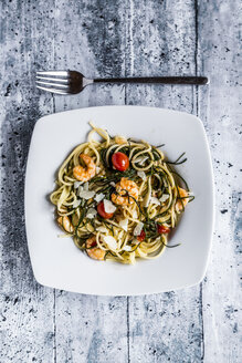 Spaghetti mit Garnelen, Tomaten und Salzwurzel - SARF03610