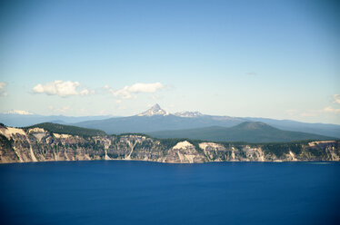 Blick auf den Crater Lake National Park gegen den Himmel - CAVF13071