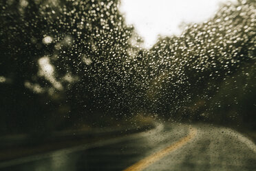 Landstraße während der Regenzeit - CAVF14372