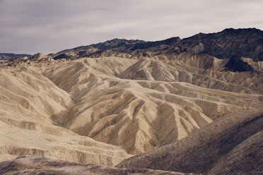 Blick auf die felsige Landschaft im Death Valley National Park - CAVF14914