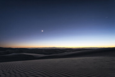 Blick auf den Great Sand Dunes National Park bei Sonnenuntergang - CAVF15141