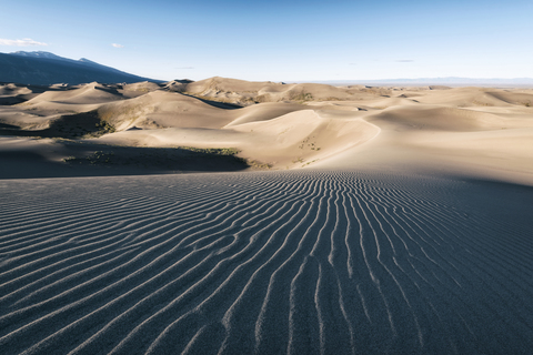 Natürliches Muster auf Wüste gegen Himmel, lizenzfreies Stockfoto