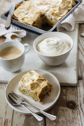 Rhubarb Baiser Cake with buckwheat and cream - EVGF03309
