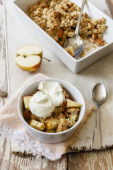 Oat flakes crumble cake with rhubarb and apple - EVGF03312