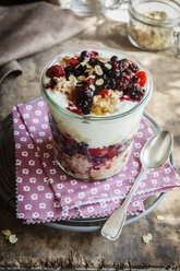 Overnight Oats mit Joghurt und Beeren - EVGF03318