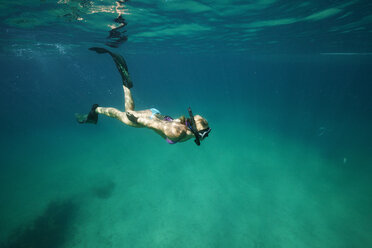 Woman swimming and exploring undersea - CAVF19700