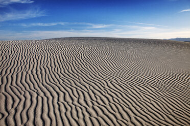 Aussicht auf Sanddünen gegen den Himmel im White Sands National Monument - CAVF19729