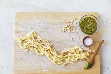Close-up of spaghetti by ingredients on cutting board - CAVF21001