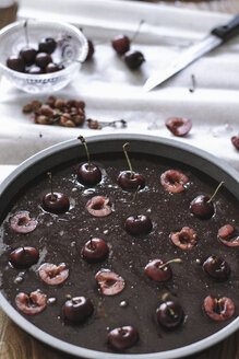 Kirsche-Schokolade-Brownie-Kuchen aus einem hohen Winkel - CAVF21033