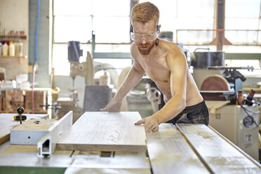 Shirtless carpenter working in workshop - CAVF21118