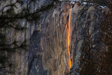 Blick auf die Horsetail Falls im Yosemite-Nationalpark - CAVF24010