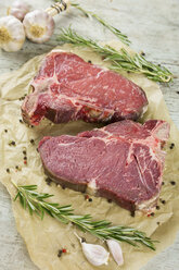 Raw dry-aged T-bone steaks - JUNF01013