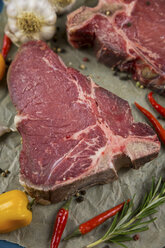 Raw dry-aged T-bone steak - JUNF01016