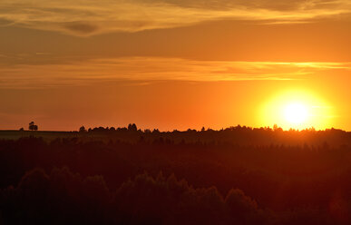 Deutschland, Bayern, Oberbayern, Egling, Sonnenuntergang - LHF00551