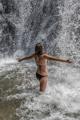 Thailand, Krabi, Khao Phanom Bencha National Park, Frau badet am Wasserfall - ALRF01018