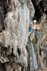 Thailand, Krabi, Lao Liang, barechested climber in rock wall - ALRF01037