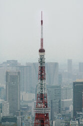 Hoher Abschnitt des Tokyo Tower in der Stadt gegen den Himmel - CAVF24880